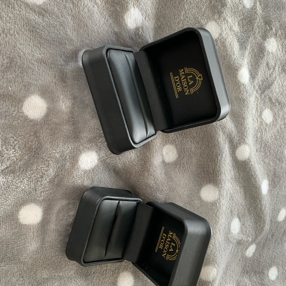 2 faux leather ring boxes
